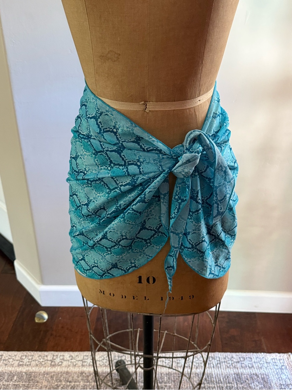 Ingear Turquoise Snake-Print Swim Sarong